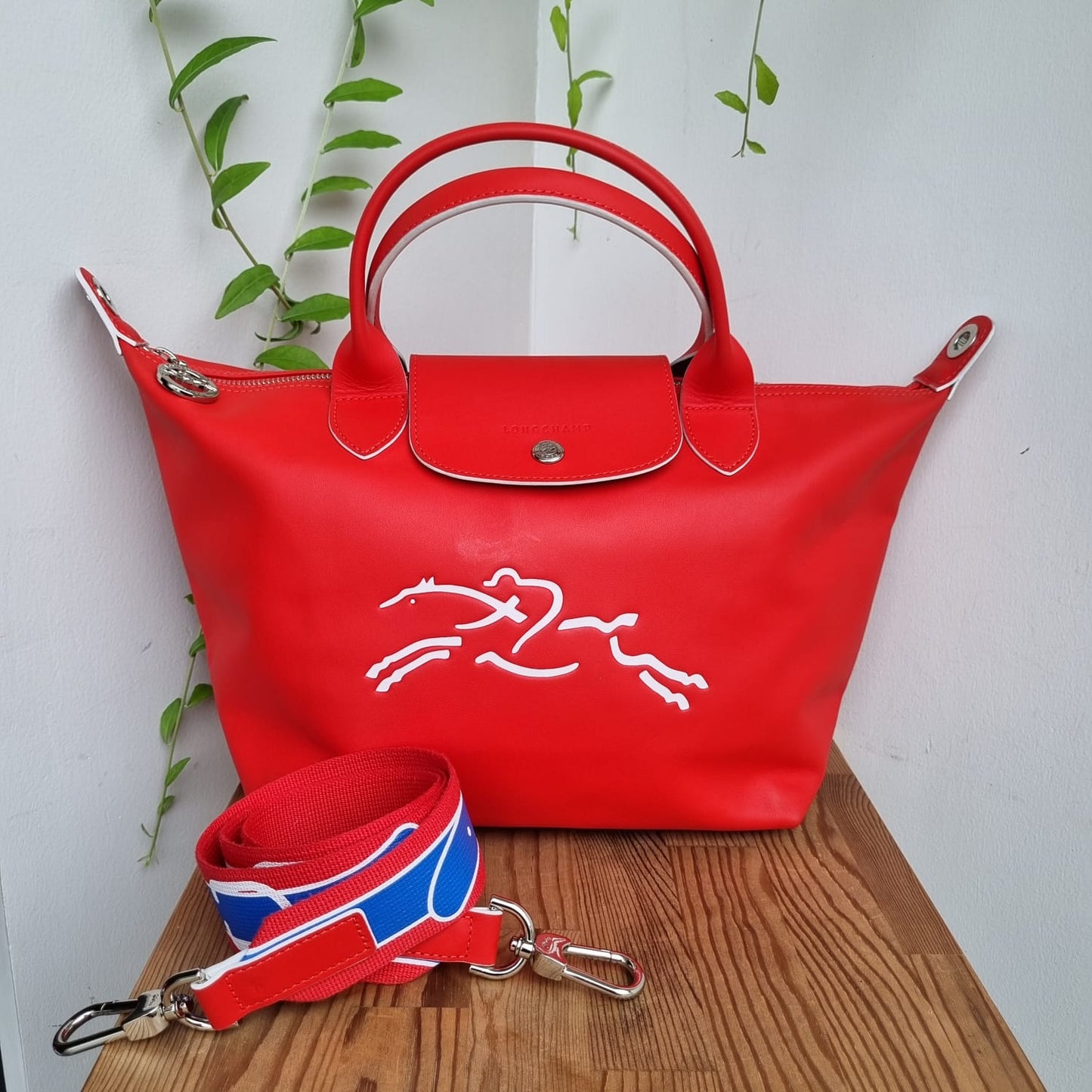Longchamp Le Pliage Cuir Jockey Medium Short Handle Red Size 37x18x23