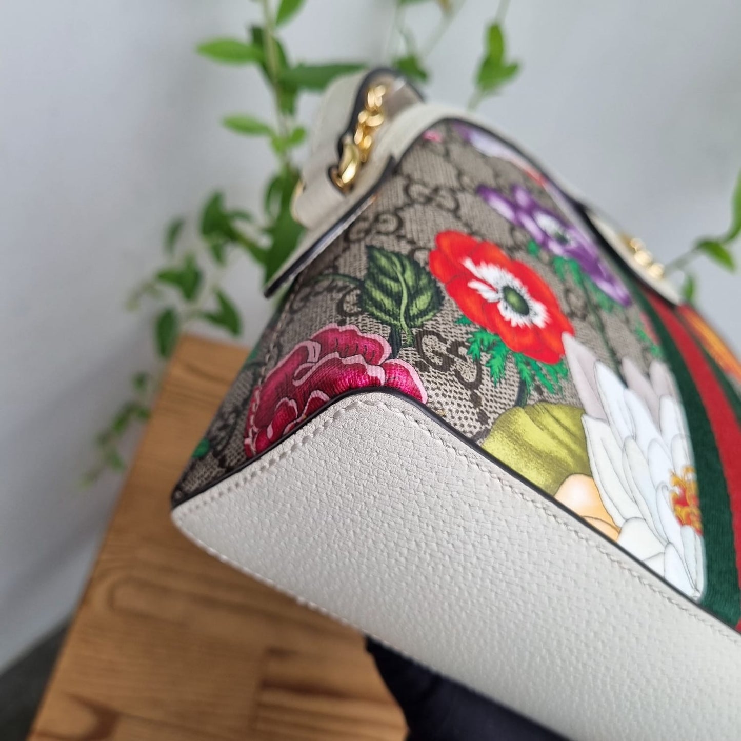 Gucci Ophidia Flower White Canvas Size 24x8x18 (Like New)
