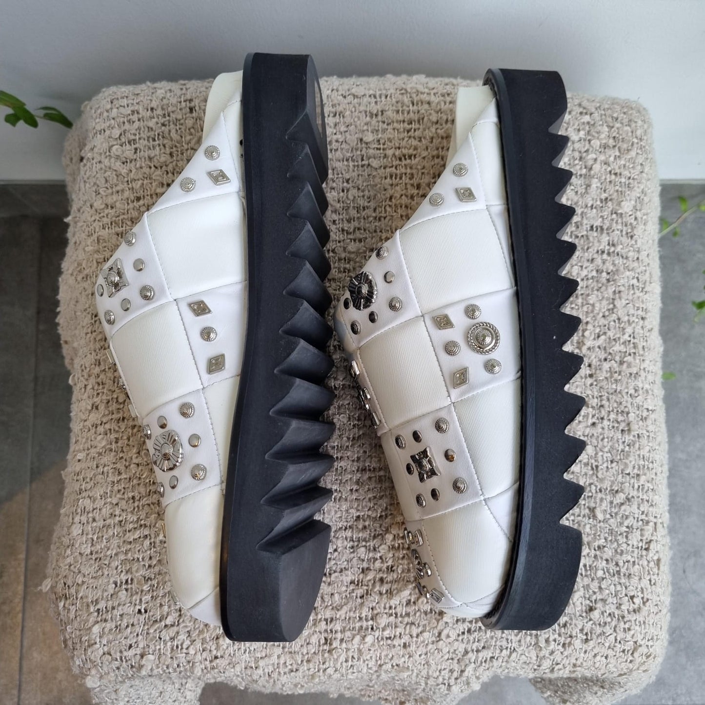 Toga Pulla Stud Embellished Leather Slippers White Size 40/28 NEW