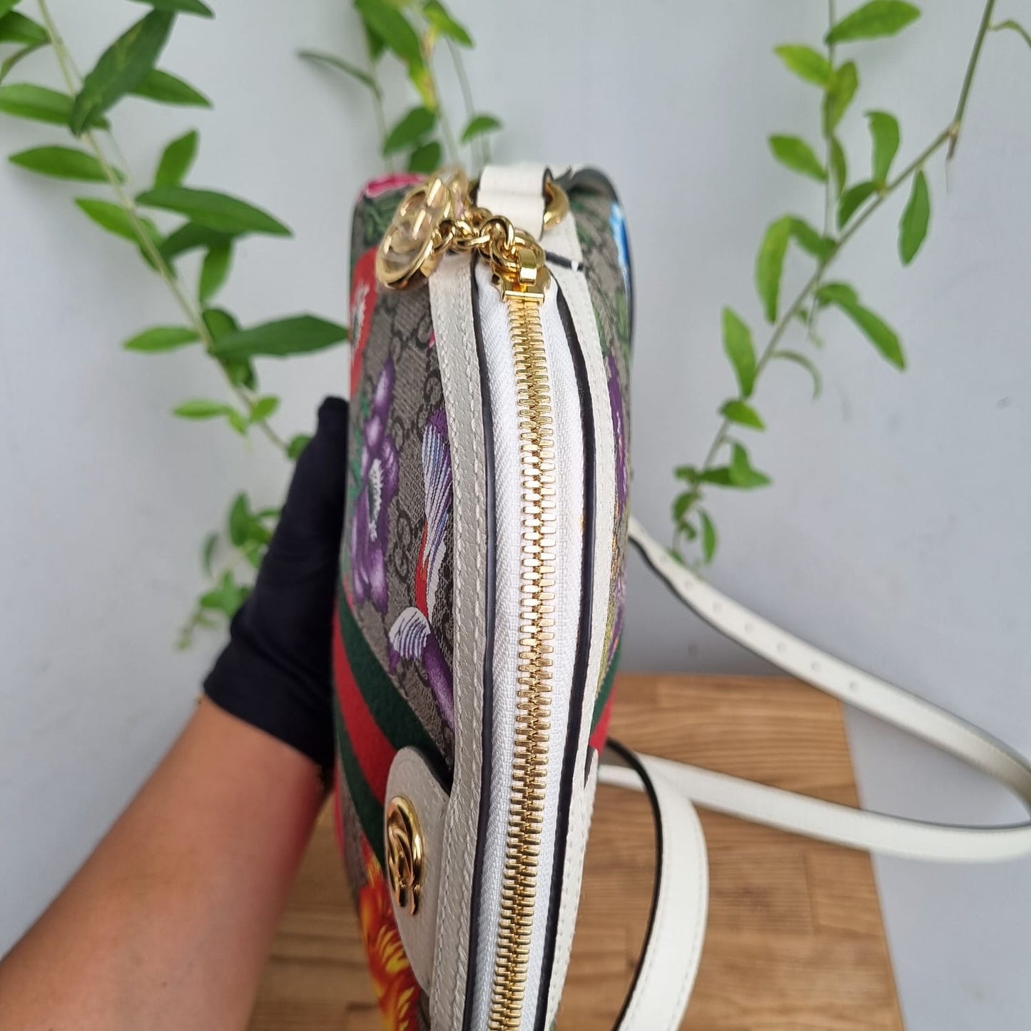Gucci Ophidia Flower White Canvas Size 24x8x18 (Like New)