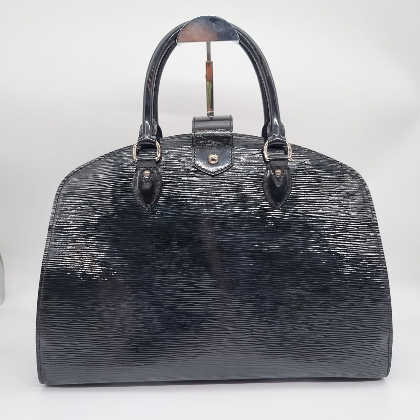 Louis Vuitton Pont Neuf Epi Leather Black 2011 Size 38x13x25
