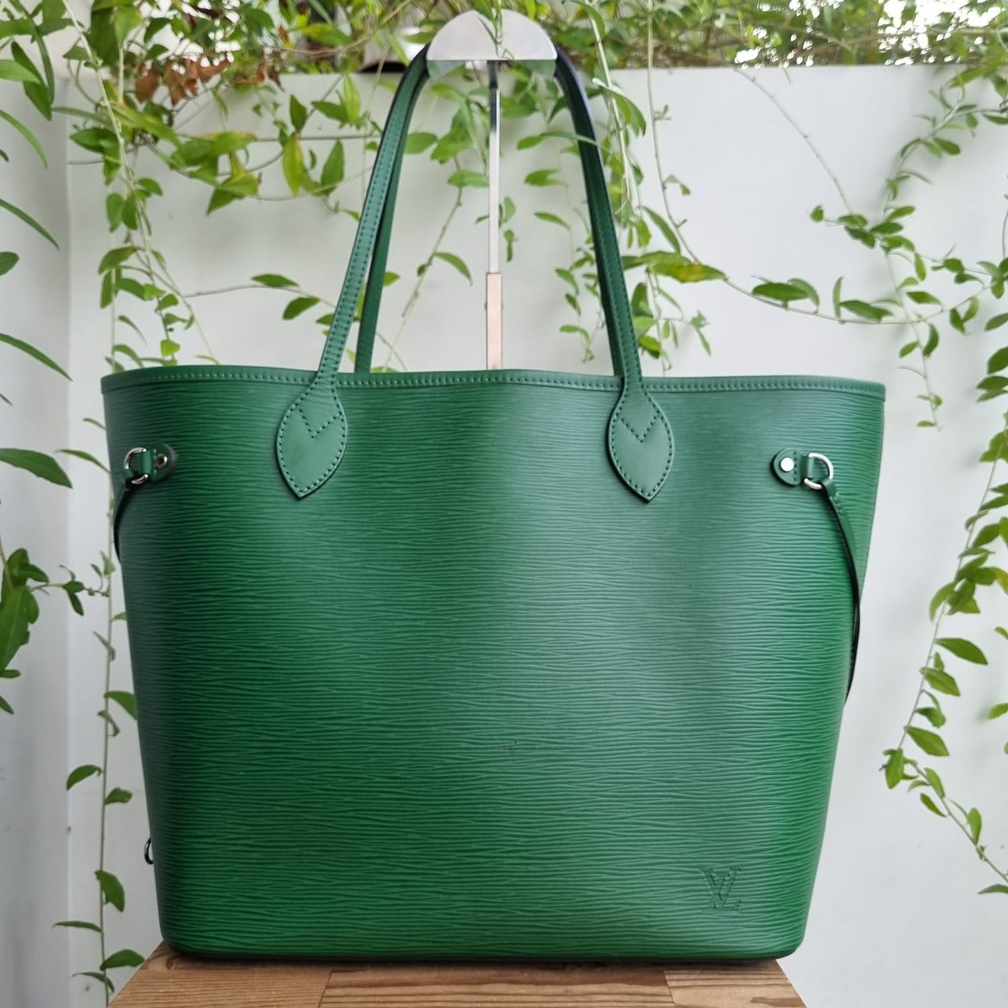 Louis Vuitton Neverfull MM Epi Menthe 2013 Size 33x17x30