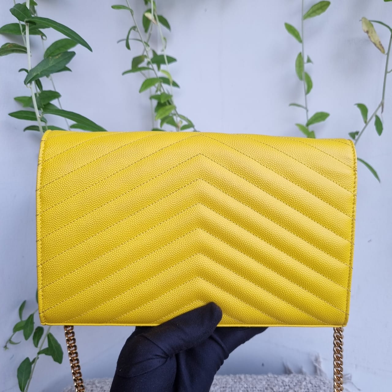 Yves Saint Laurent Envelope Shoulder Bag Jaune 2016 Size 23x15