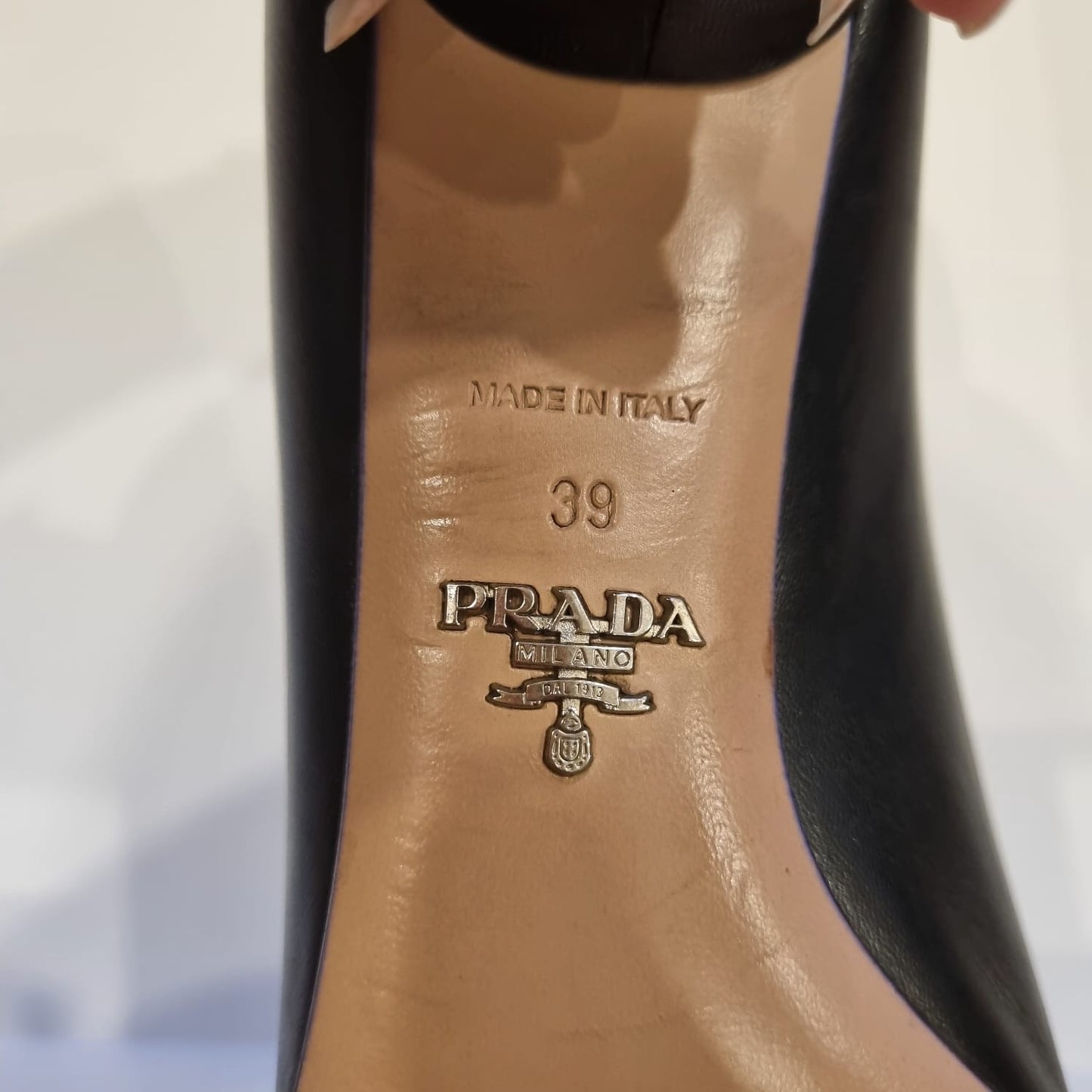 Prada Bow Blue Black Grained Size 39/27 Dari Ujung