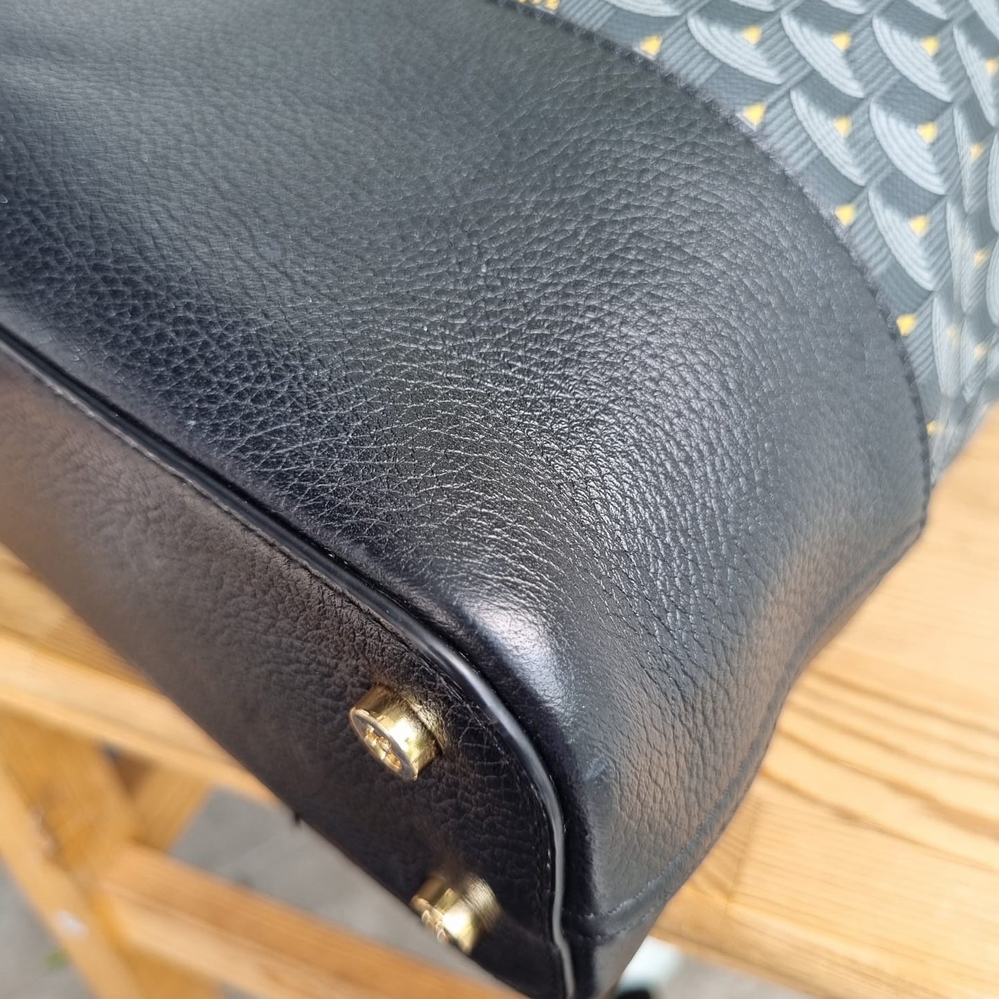 Faure Le Page Daily Battle Vertical Handbag 30 Black Size 30x8x36