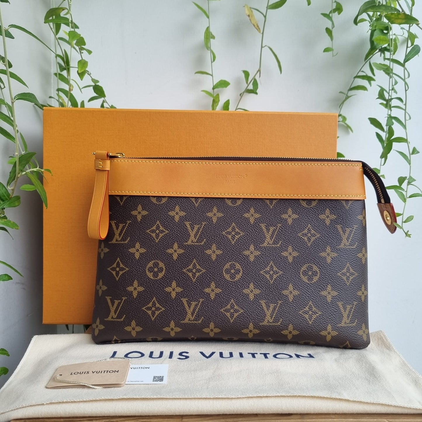 Louis Vuitton Pochette Voyage Mono CHIP Size 30x7x20