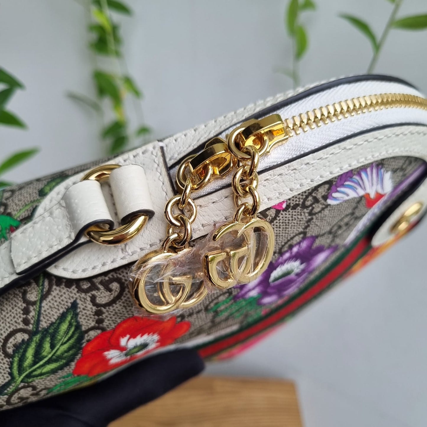 Gucci Ophidia Flower White Canvas Size 24x8x18 (Like New)