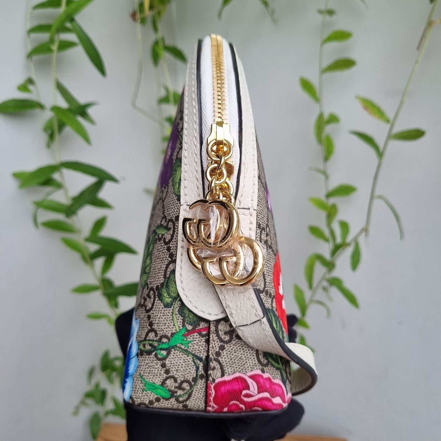 Gucci Ophidia Flower White Canvas Size 24x8x18 (Like New)