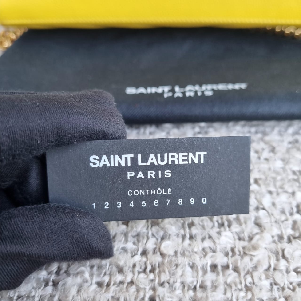 Yves Saint Laurent Envelope Shoulder Bag Jaune 2016 Size 23x15