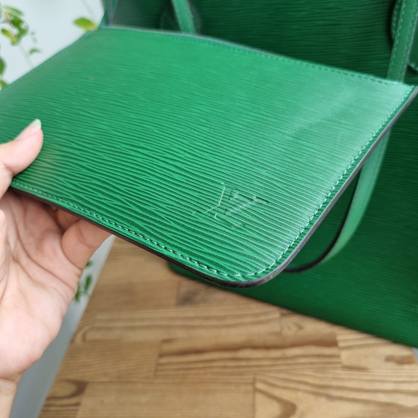 Louis Vuitton Neverfull MM Epi Menthe 2013 Size 33x17x30