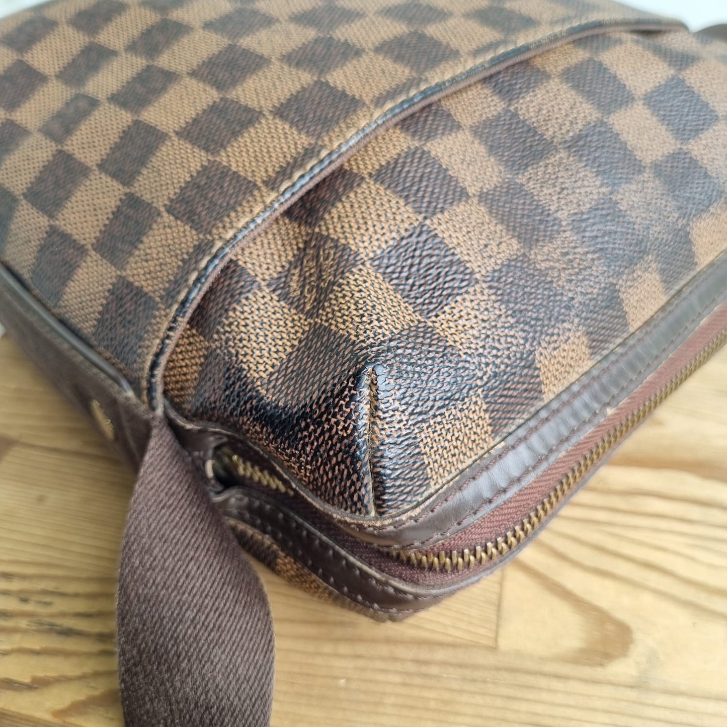 Louis Vuitton Trotteur Damier Ebene 2011 Size 20x7x25