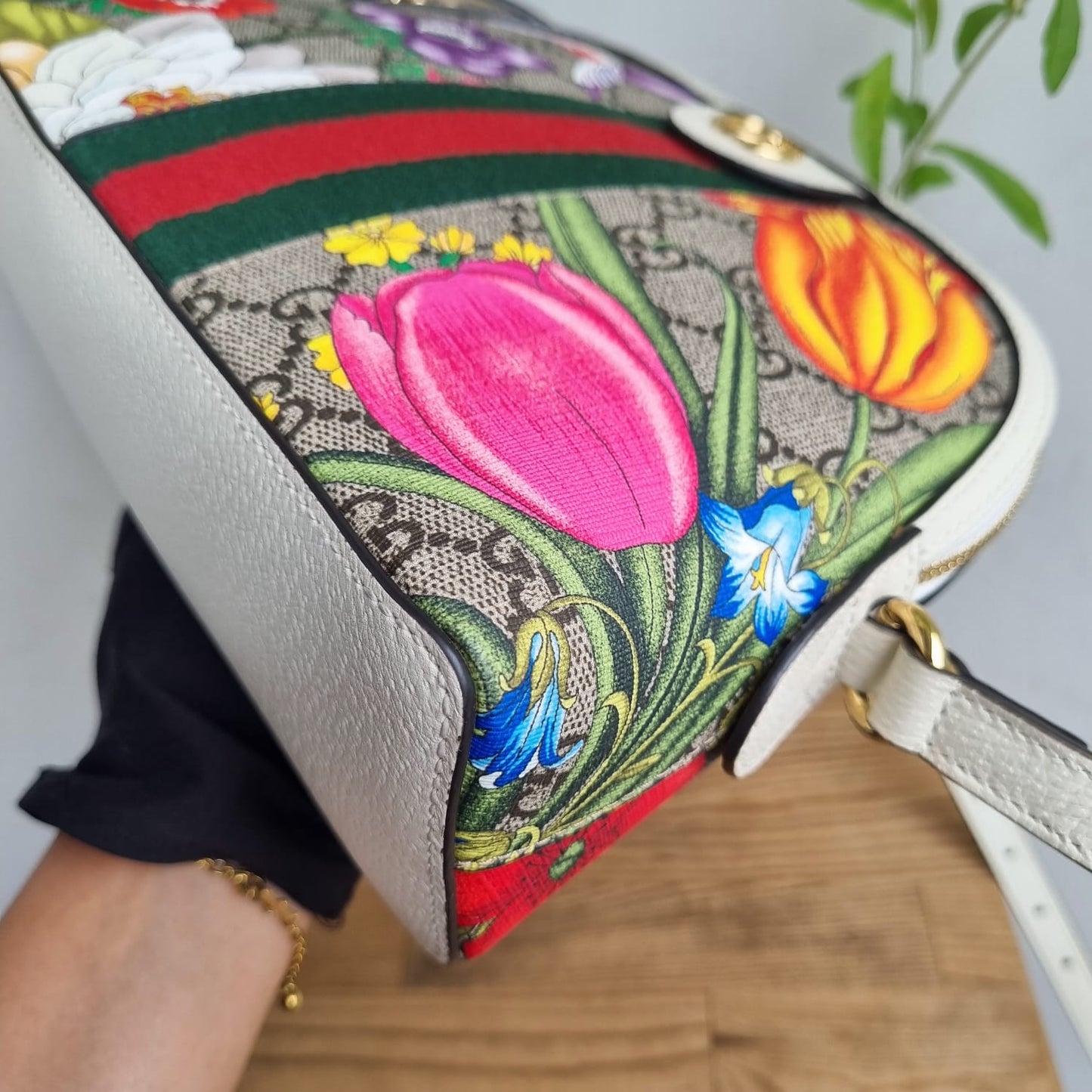 Gucci Ophidia Flower White Canvas Size 24x8x18 (Like New)