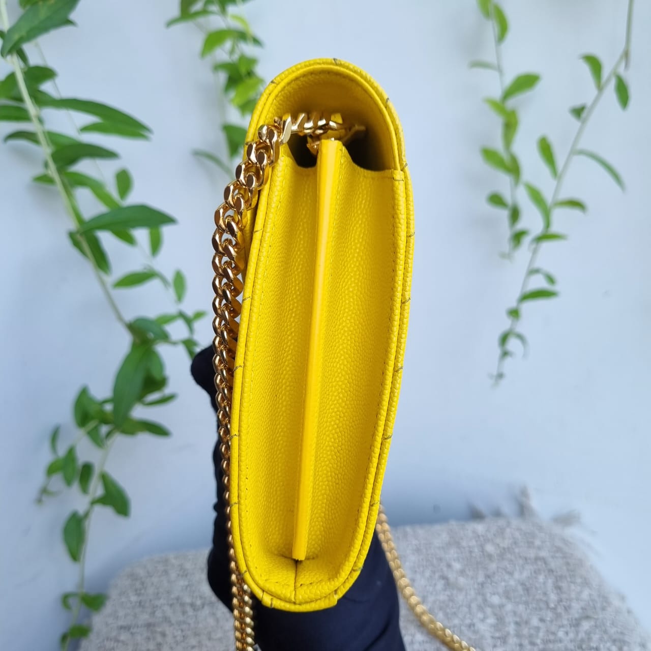 Yves Saint Laurent Envelope Shoulder Bag Jaune 2016 Size 23x15