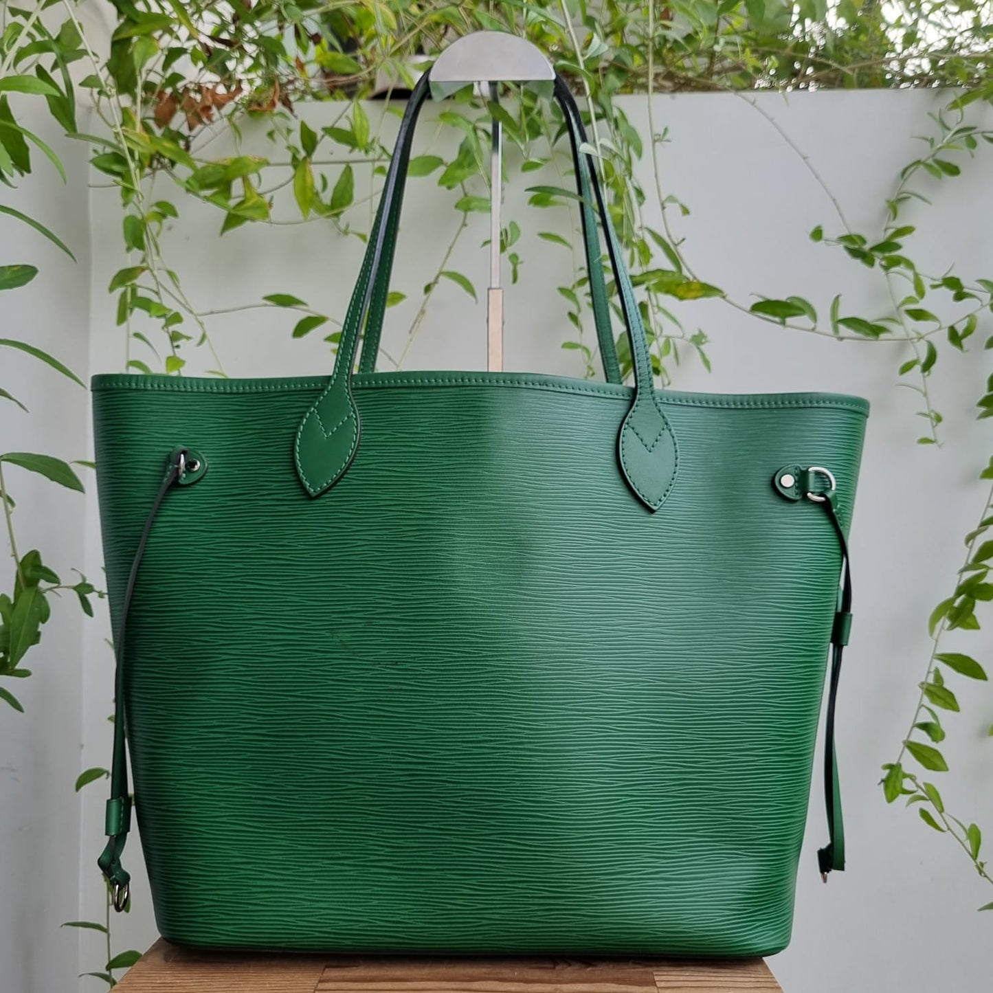 Louis Vuitton Neverfull MM Epi Menthe 2013 Size 33x17x30