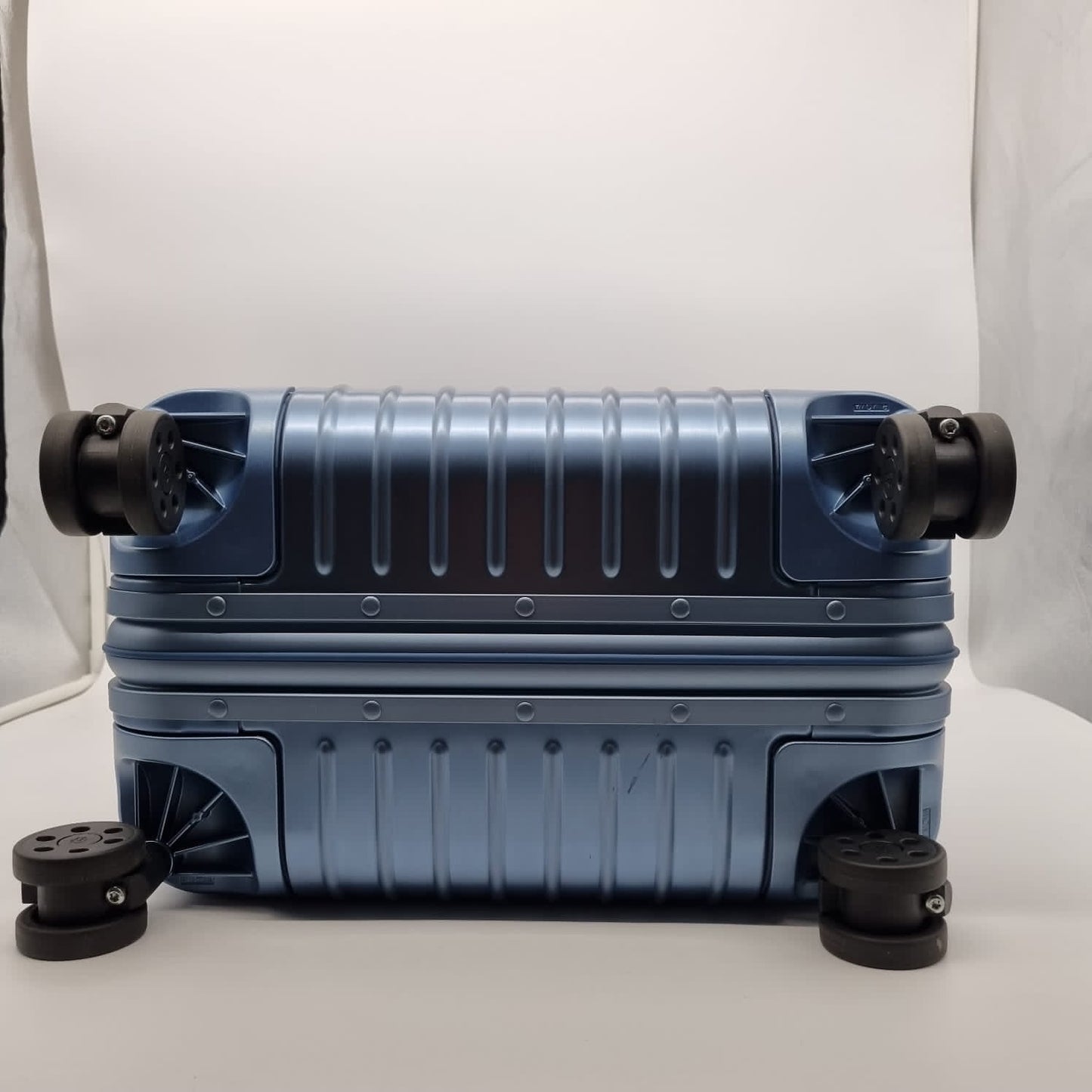 Rimowa Essentials Chaeck In L 31 Luggage Arctic Blue Size 35x23x48