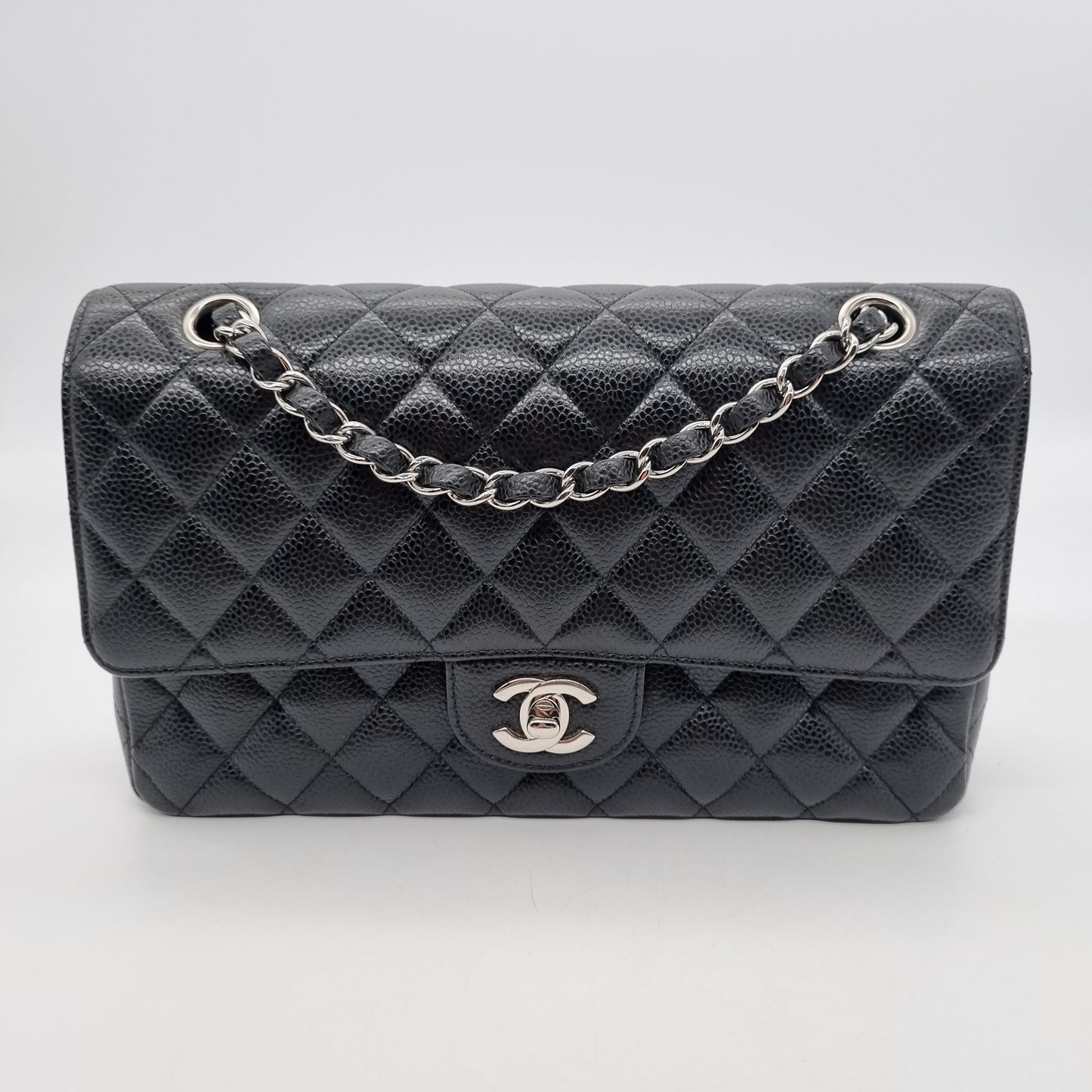 Chanel Medium Classic Double Flap Black Caviar #25 Size 25x6x17