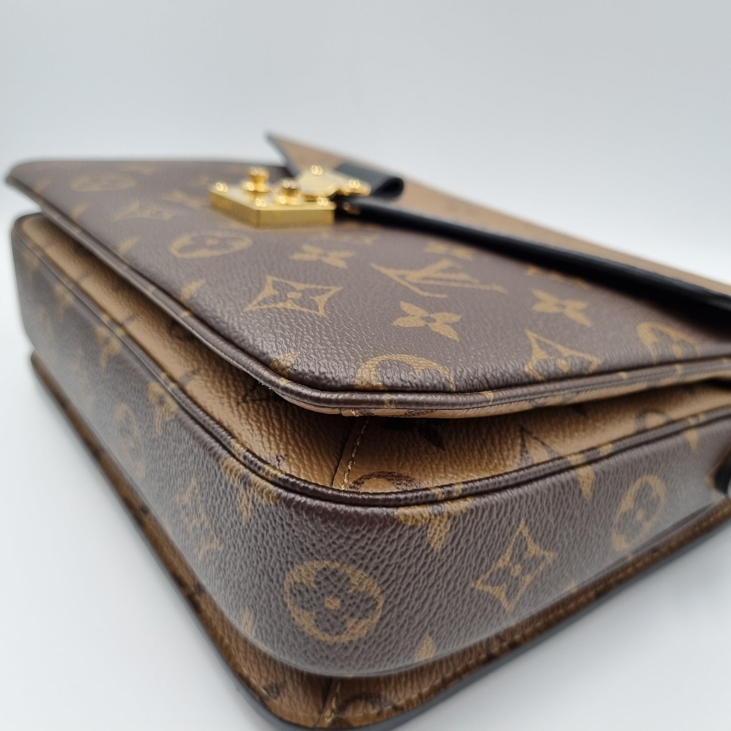 Louis Vuitton Metis Reverse Size 24x5x20 tahun 2022