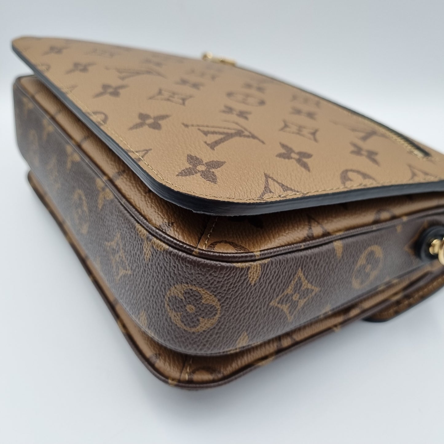 Louis Vuitton Metis Reverse Size 24x5x20 tahun 2022