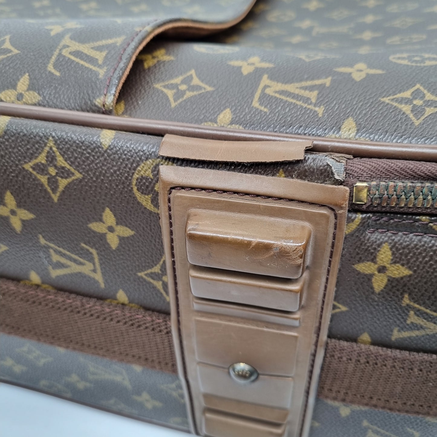 Louis Vuitton Pegase 55 Size 36x19x55