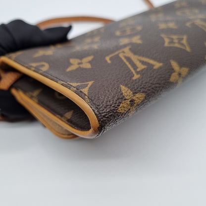 Louis Vuitton Pochette Monogram Twin GM 2001 Size 24x13