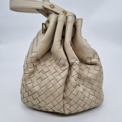 Bottega Veneta Shoulder Bag Ivory (Suede) Size 29x18x21