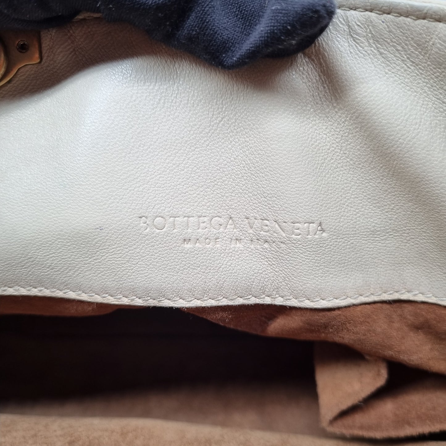 Bottega Veneta Shoulder Bag Ivory (Suede) Size 29x18x21