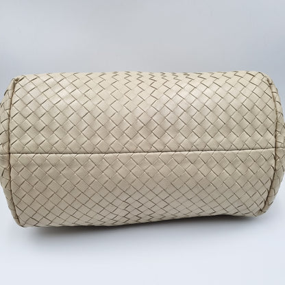 Bottega Veneta Shoulder Bag Ivory (Suede) Size 29x18x21