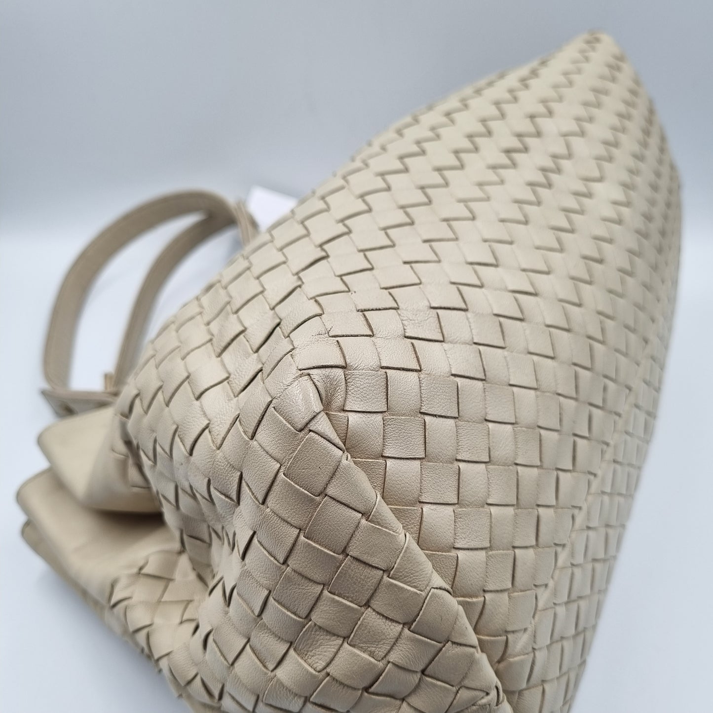 Bottega Veneta Shoulder Bag Ivory (Suede) Size 29x18x21