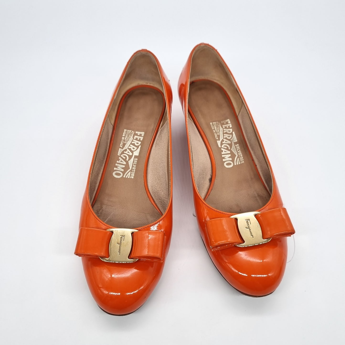 Salvatore Ferragamo Vara Patent Pump Orange Size 6,5/24