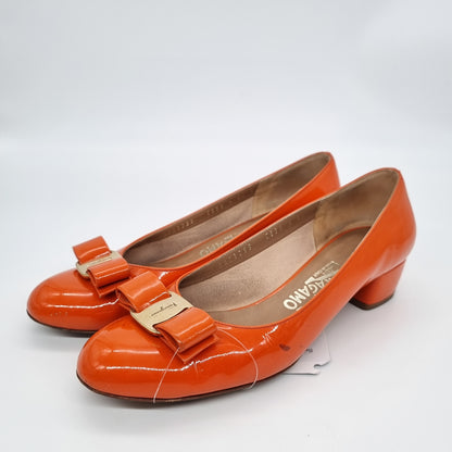 Salvatore Ferragamo Vara Patent Pump Orange Size 6,5/24