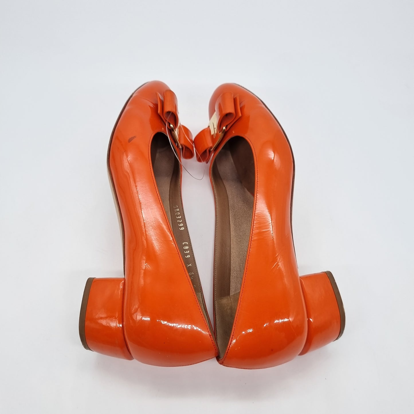 Salvatore Ferragamo Vara Patent Pump Orange Size 6,5/24