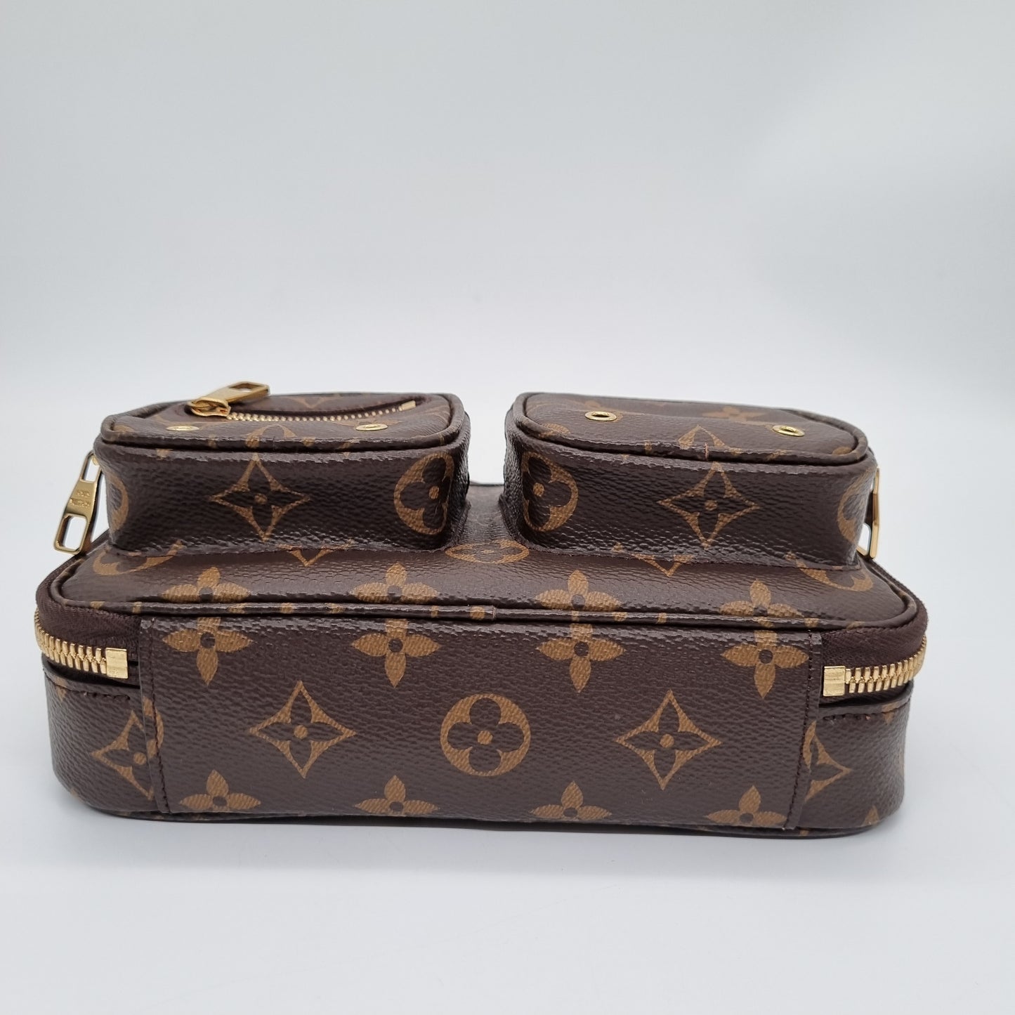 Louis Vuitton Utility Monogram Crossbody 2021 Size 20x6x15