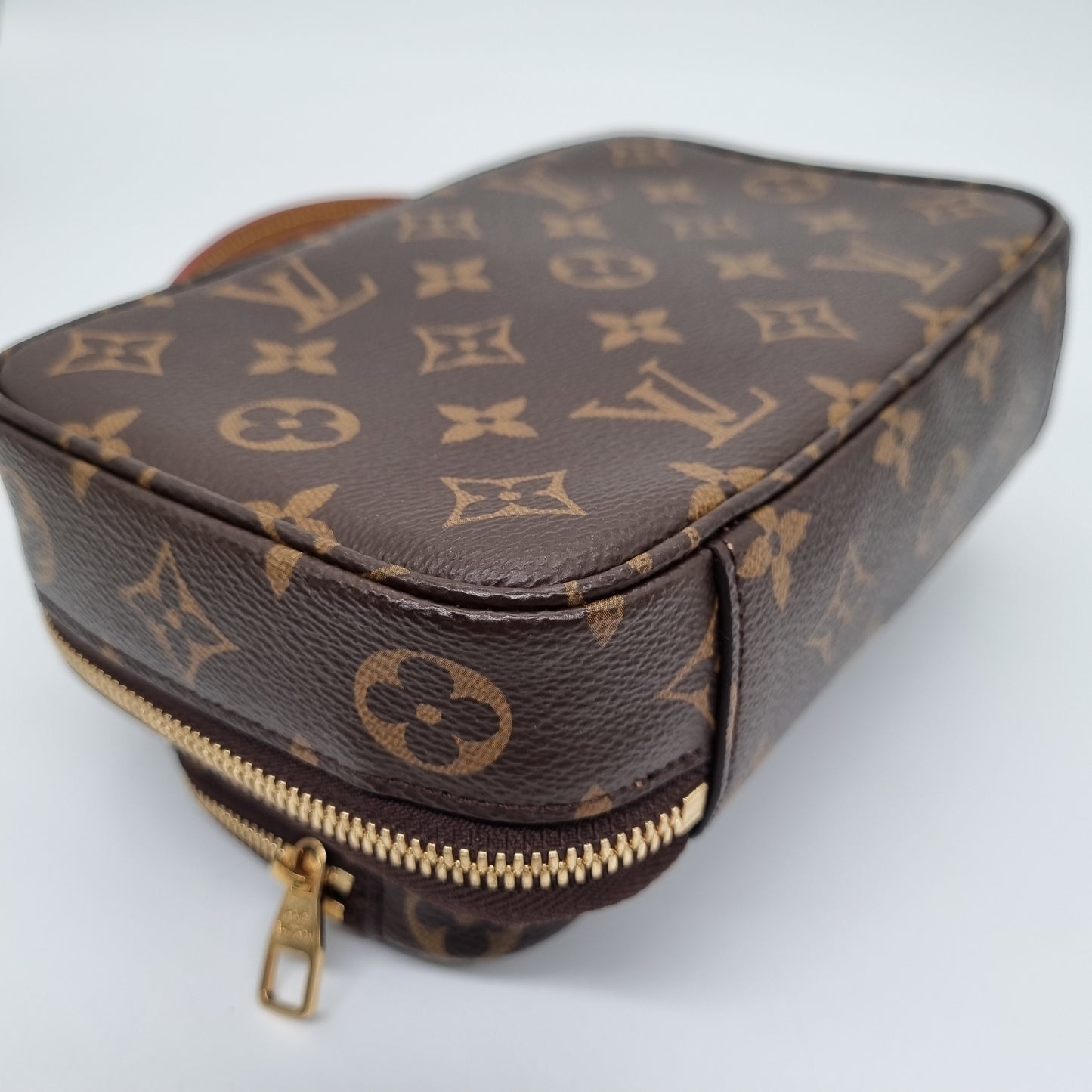 Louis Vuitton Utility Monogram Crossbody 2021 Size 20x6x15