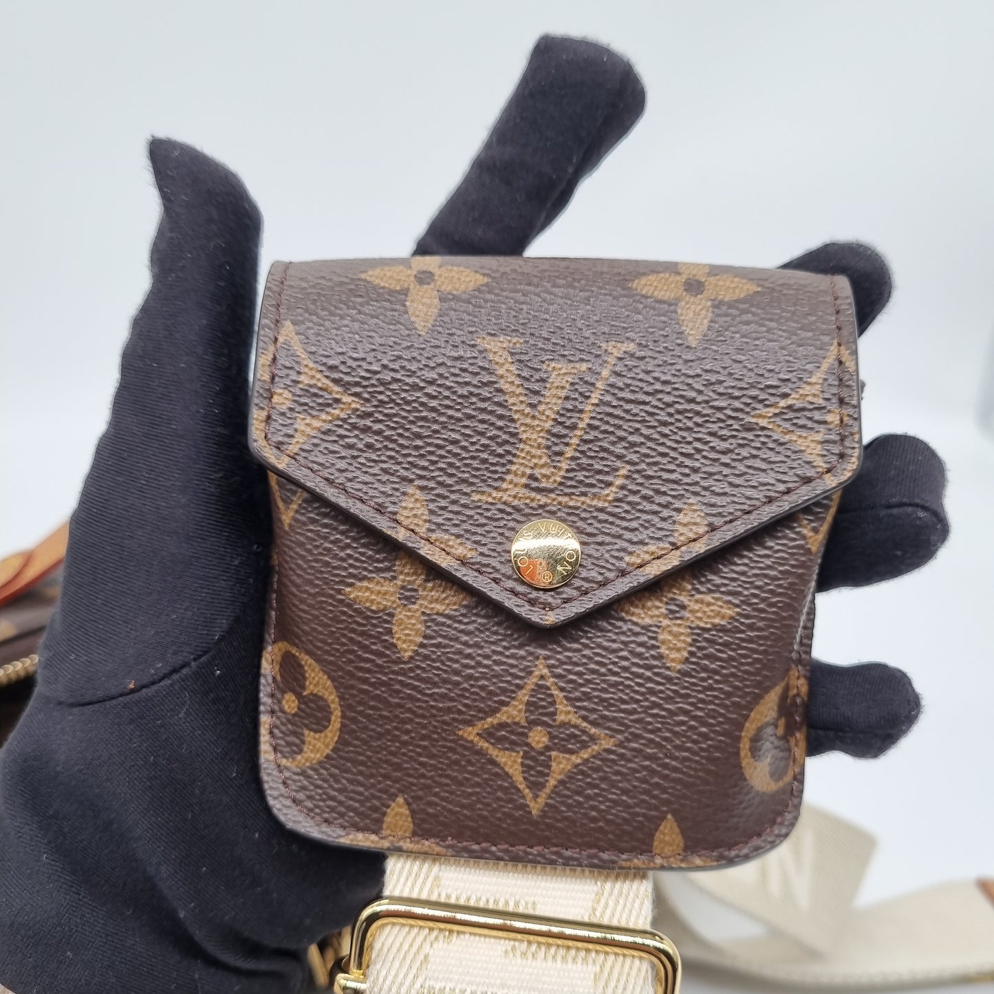 Louis Vuitton Utility Monogram Crossbody 2021 Size 20x6x15