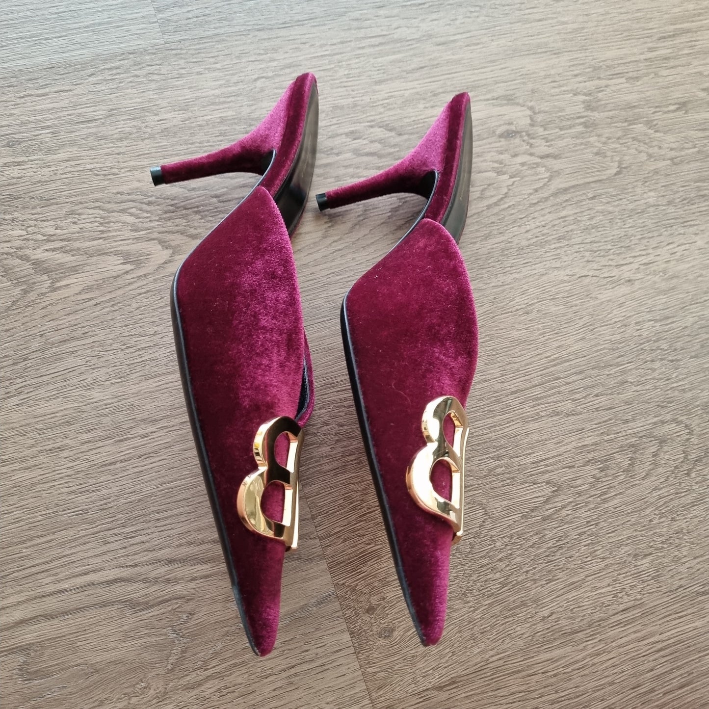 Balenciaga BB Point Heels Suede Burgundy Size 39/27,5 Dari Ujung Lancip