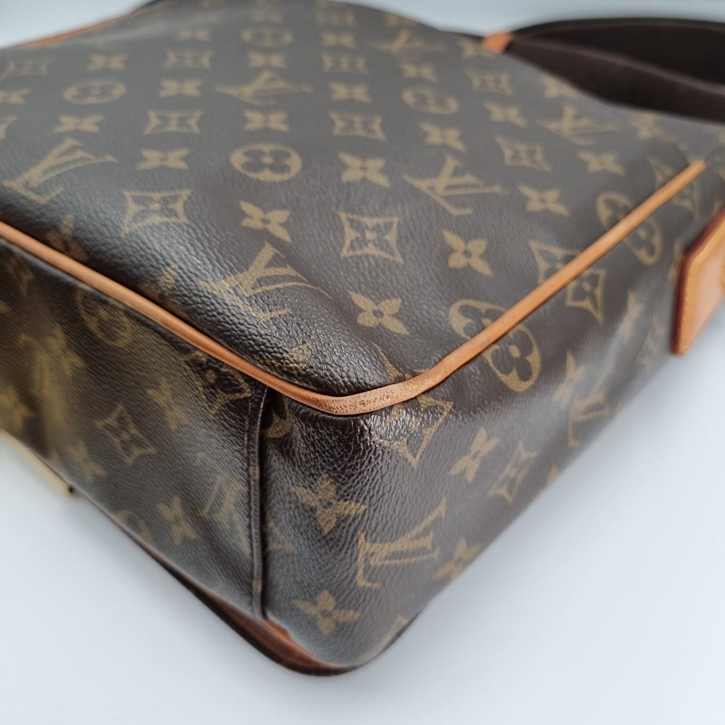 Louis Vuitton Messenger Monogram 2012 Size 33x9x25