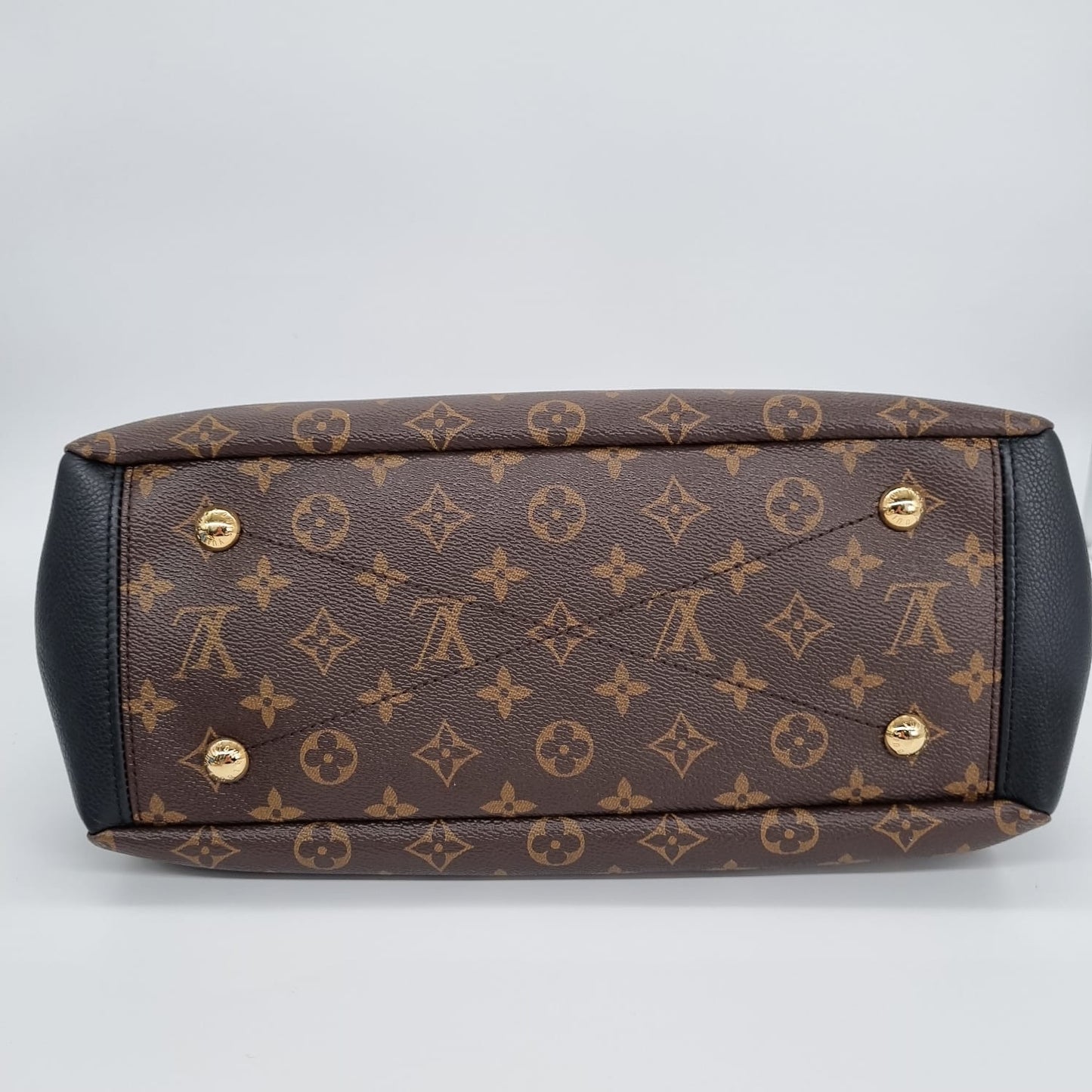 Louis Vuitton Pallas PM 2017 size 37x13x35