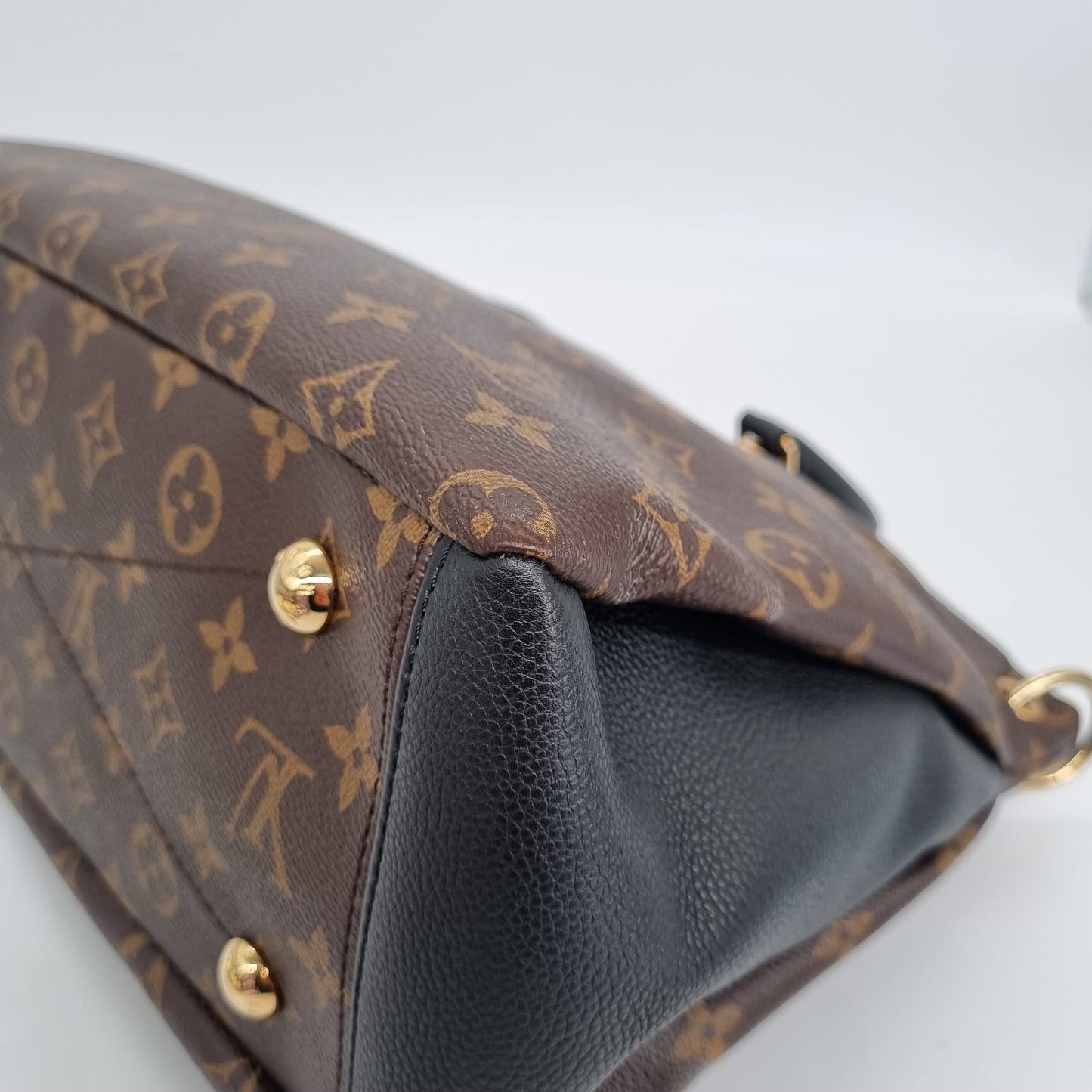 Louis Vuitton Pallas PM 2017 size 37x13x35