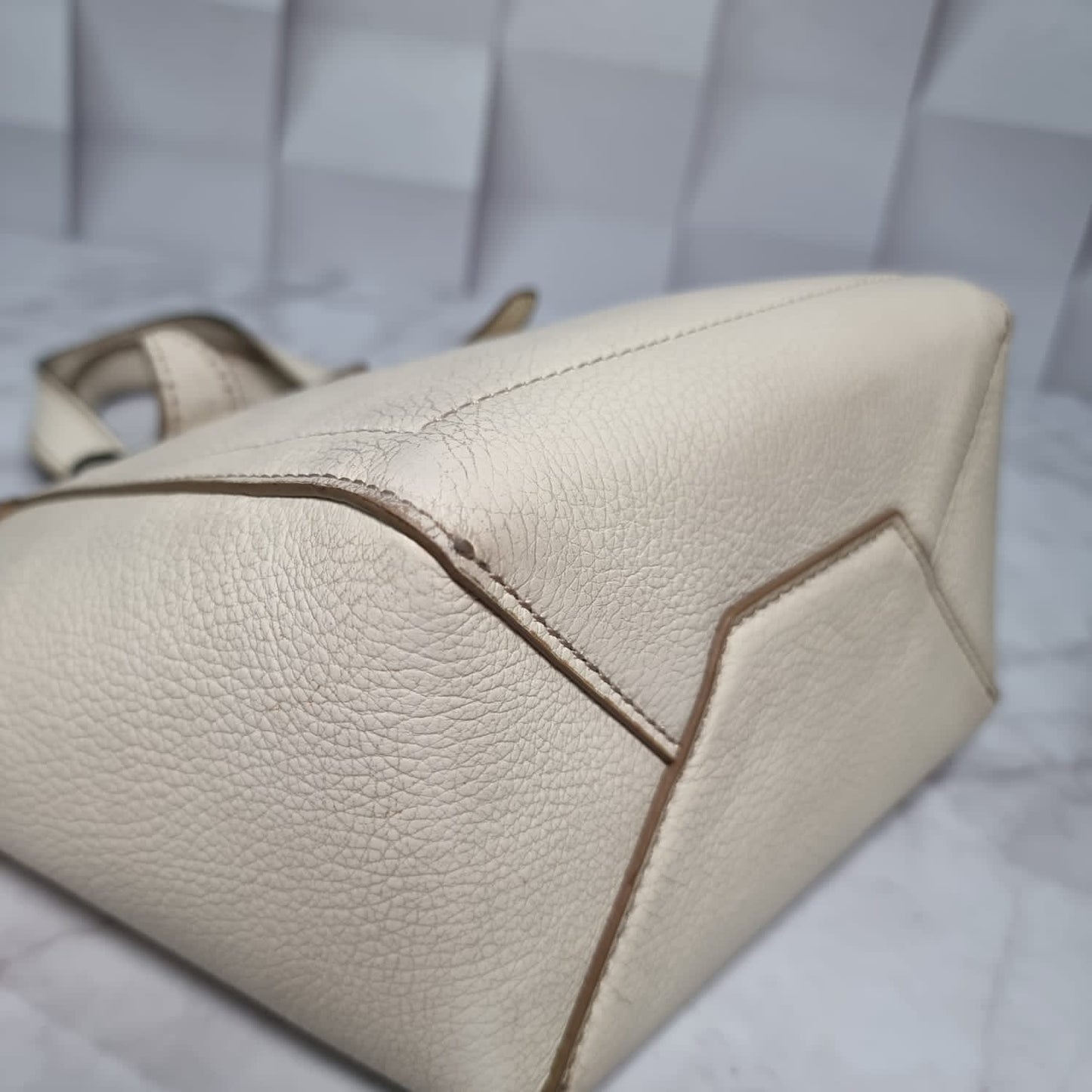 Furla Net Mini Tote Broken White size 18x11x18 tahun 2022