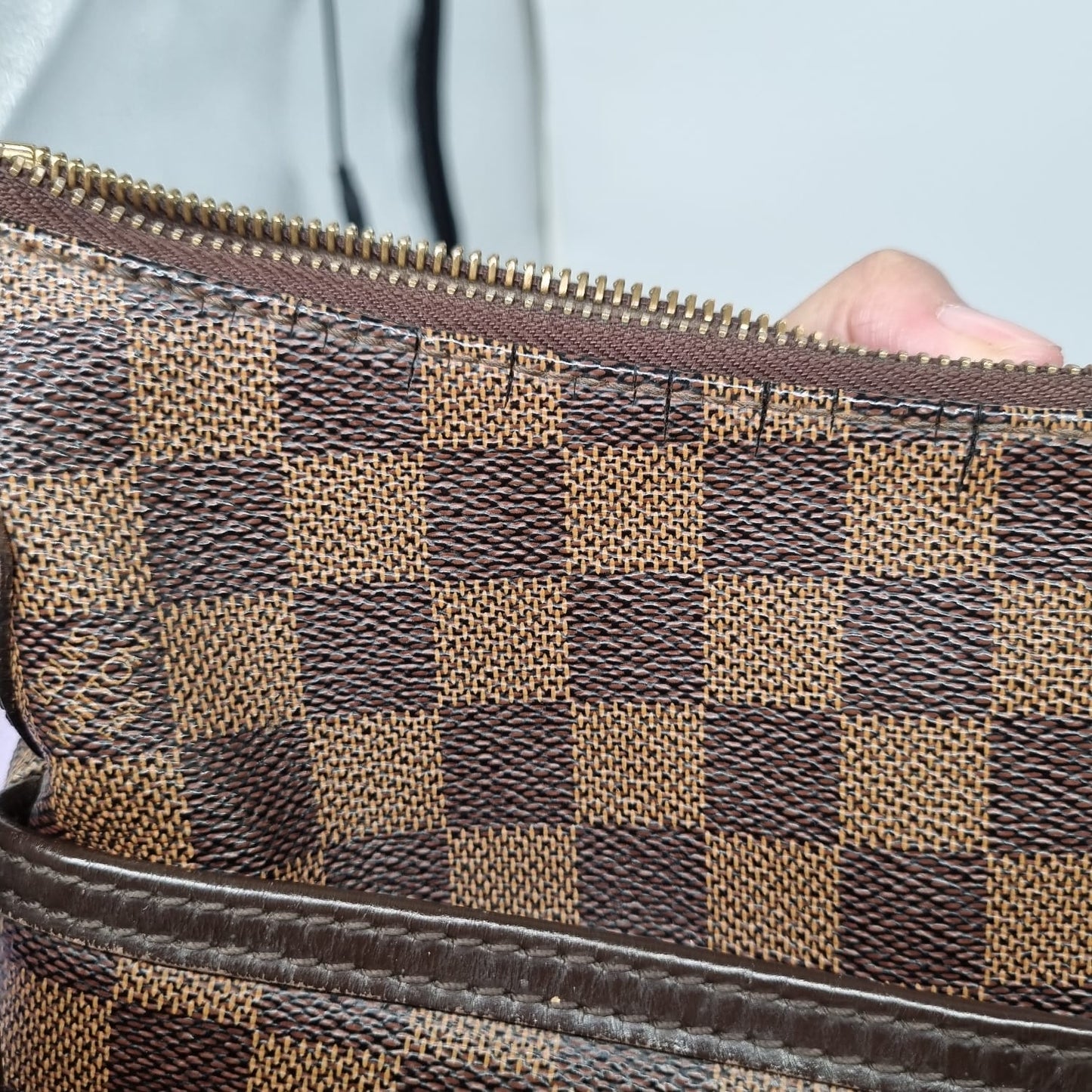 Louis Vuitton Bloomberg Damier 2011 size 32x31