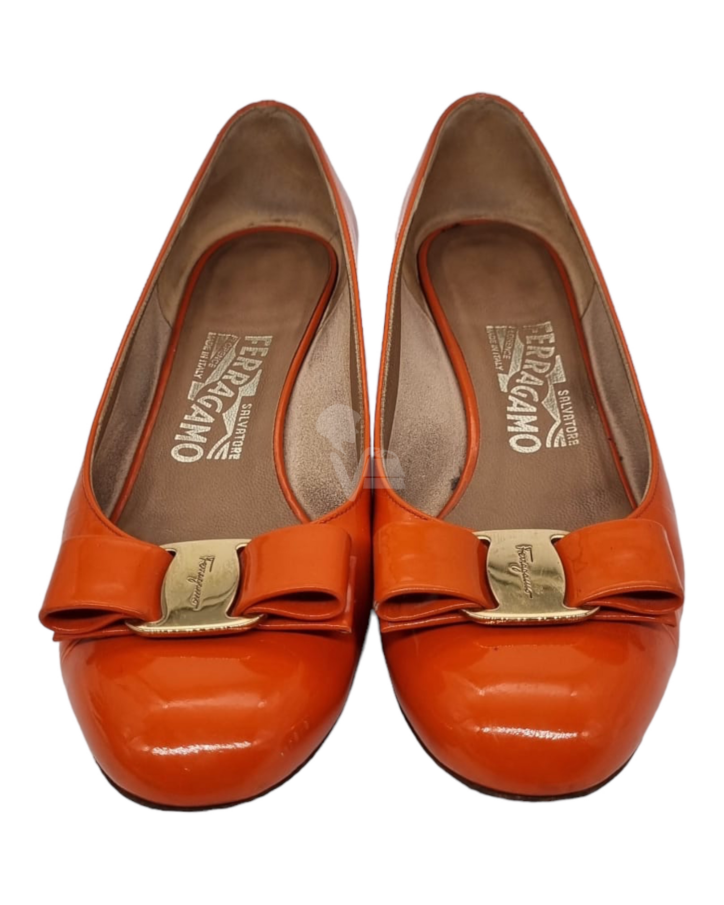 Salvatore Ferragamo Vara Patent Pump Orange Size 6,5/24