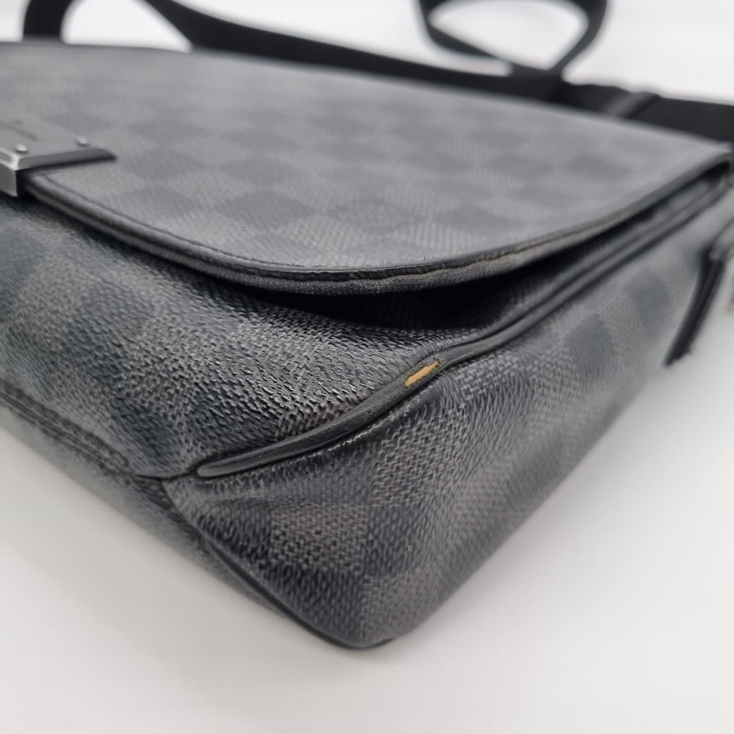 Louis Vuitton Damier Graphite Renzo Messenger Bag 2013 Size 24x6x25