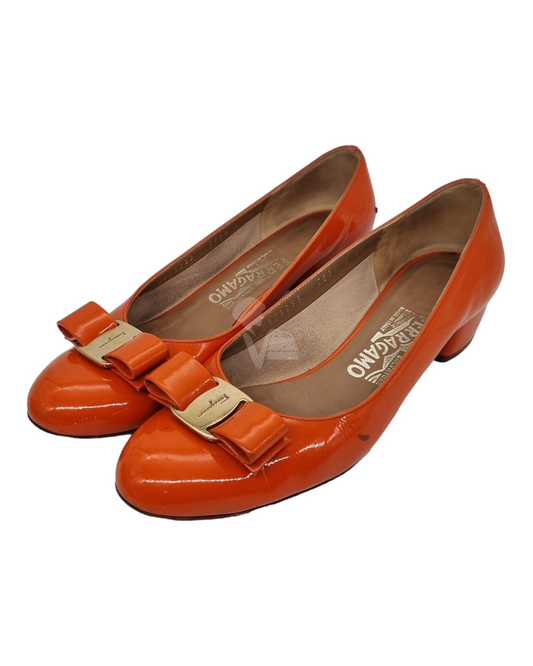 Salvatore Ferragamo Vara Patent Pump Orange Size 6,5/24