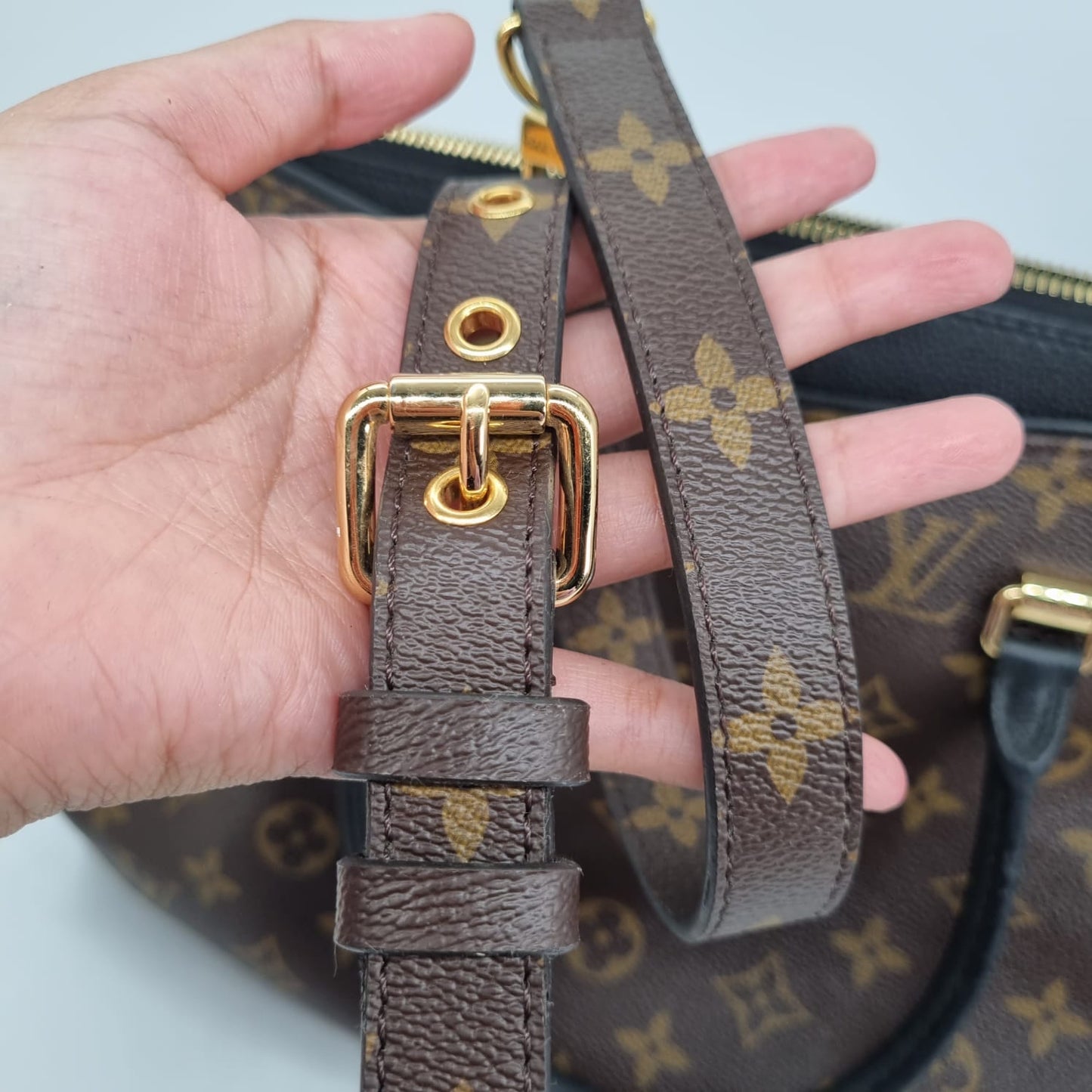 Louis Vuitton Pallas PM 2017 size 37x13x35