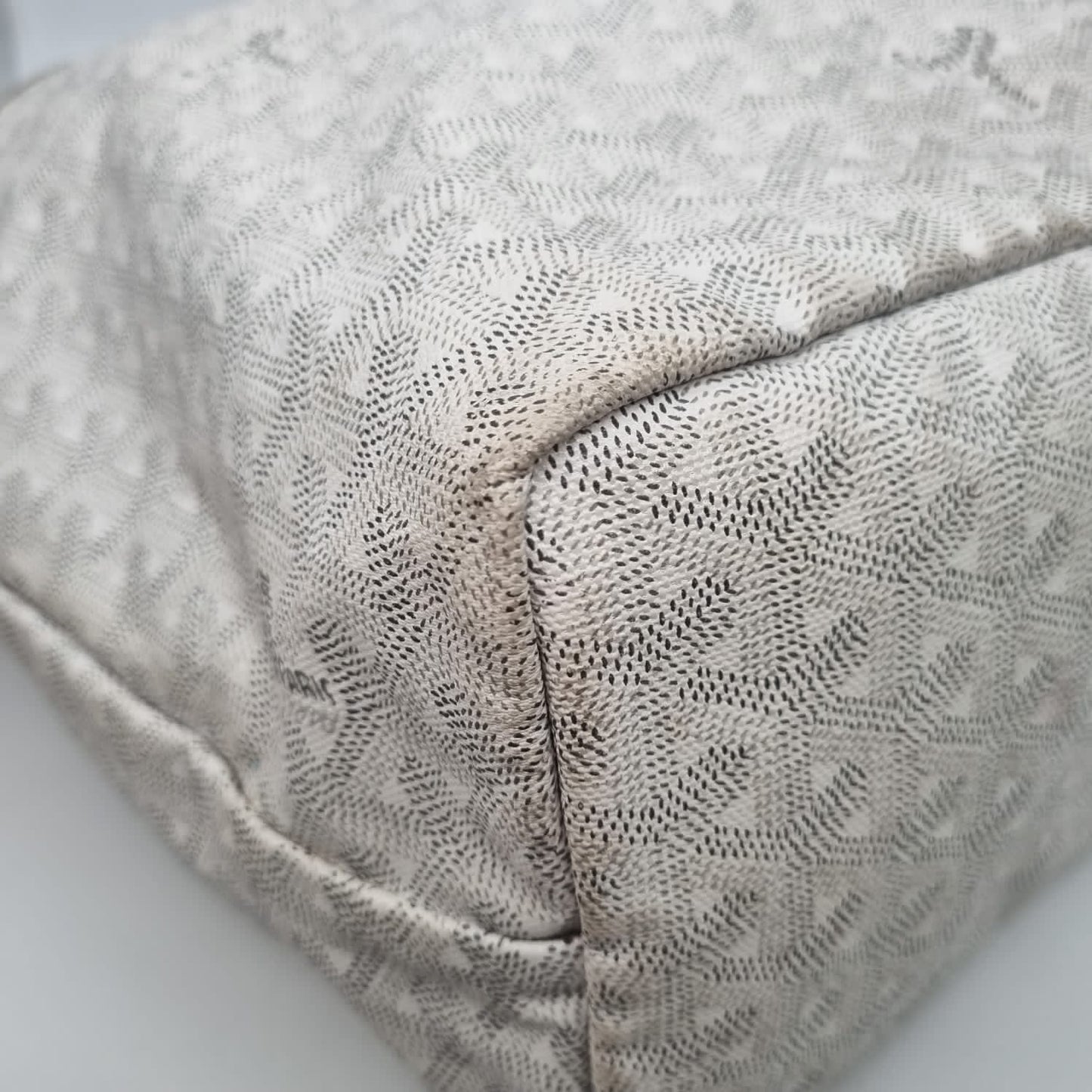 Goyard Saint Louis PM White 2012 Size 33x14x26