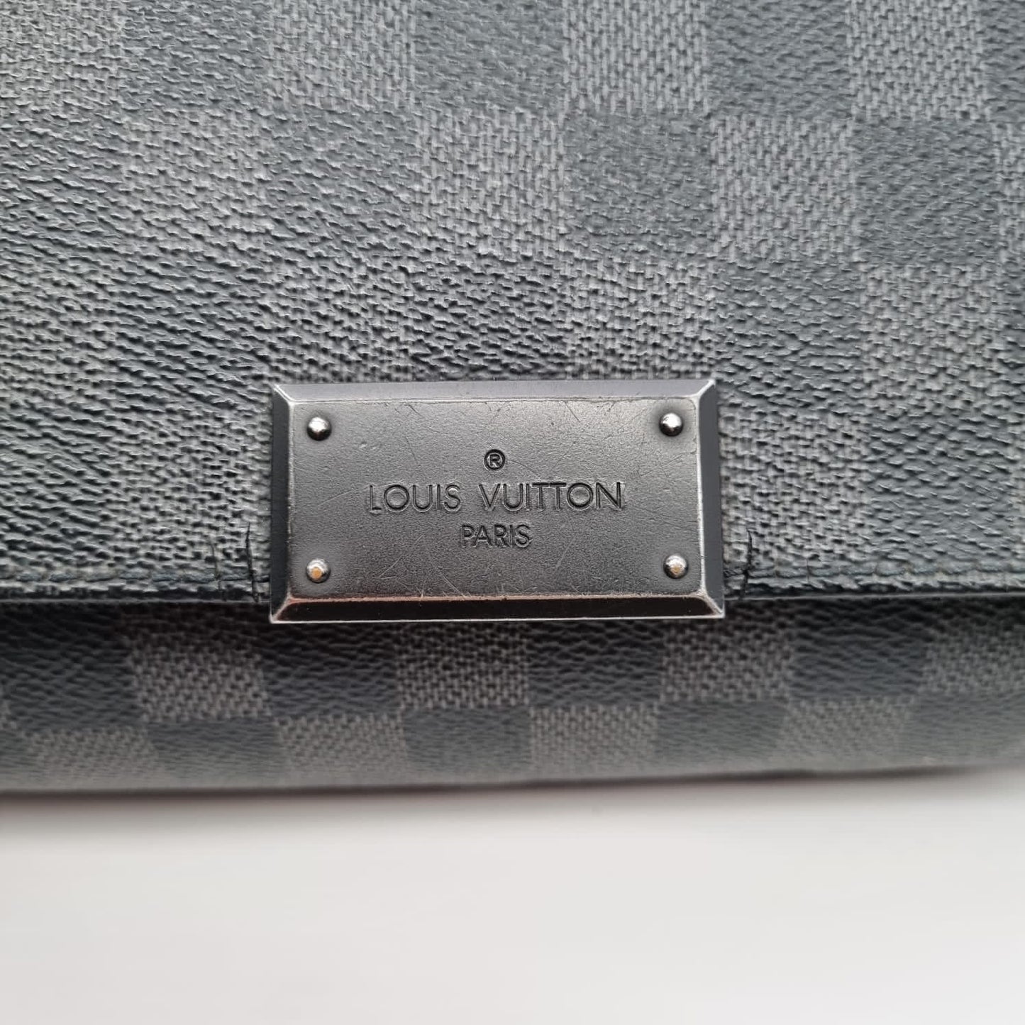 Louis Vuitton Damier Graphite Renzo Messenger Bag 2013 Size 24x6x25