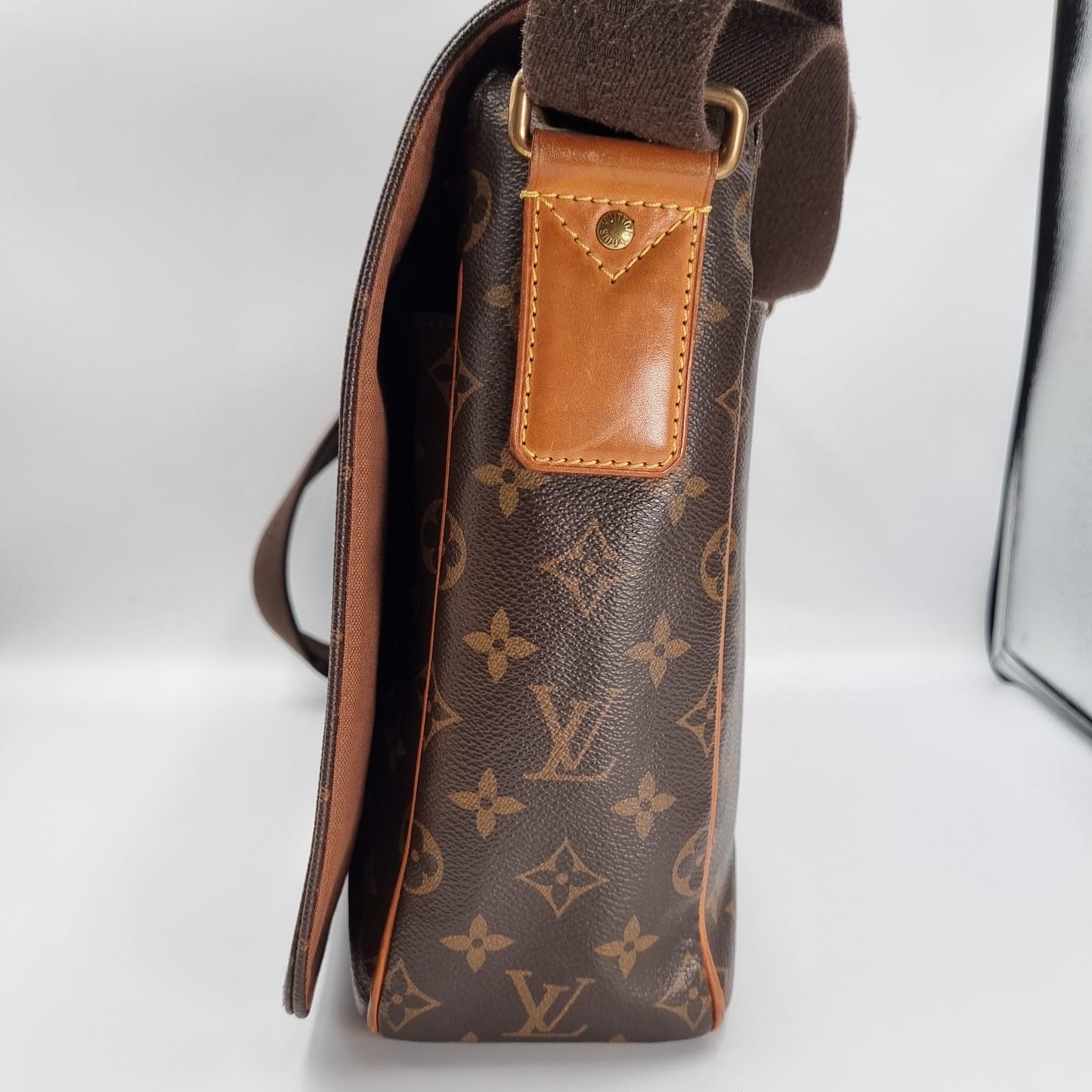 Louis Vuitton Messenger Monogram 2012 Size 33x9x25