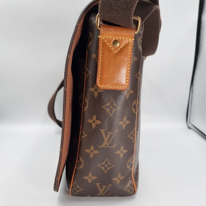 Louis Vuitton Messenger Monogram 2012 Size 33x9x25