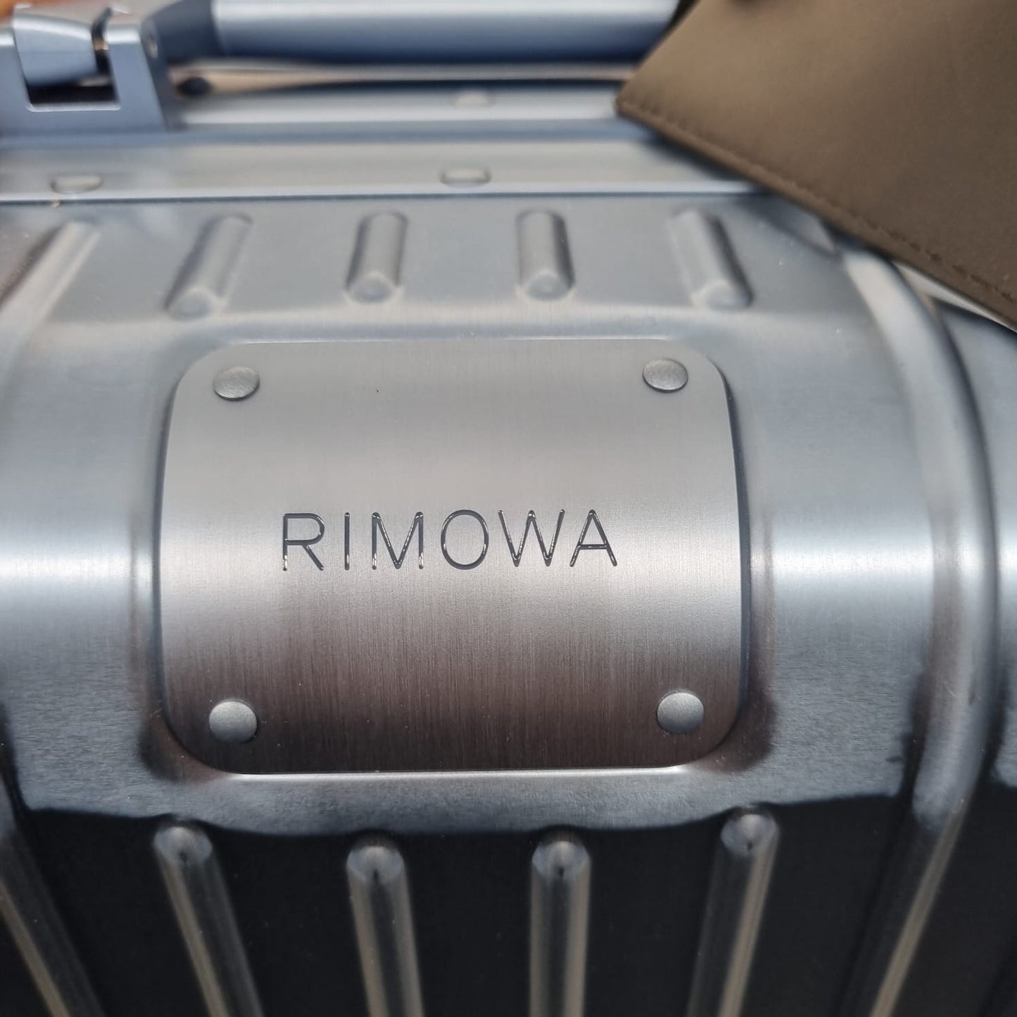 Rimowa Essentials Chaeck In L 31 Luggage Arctic Blue Size 35x23x48