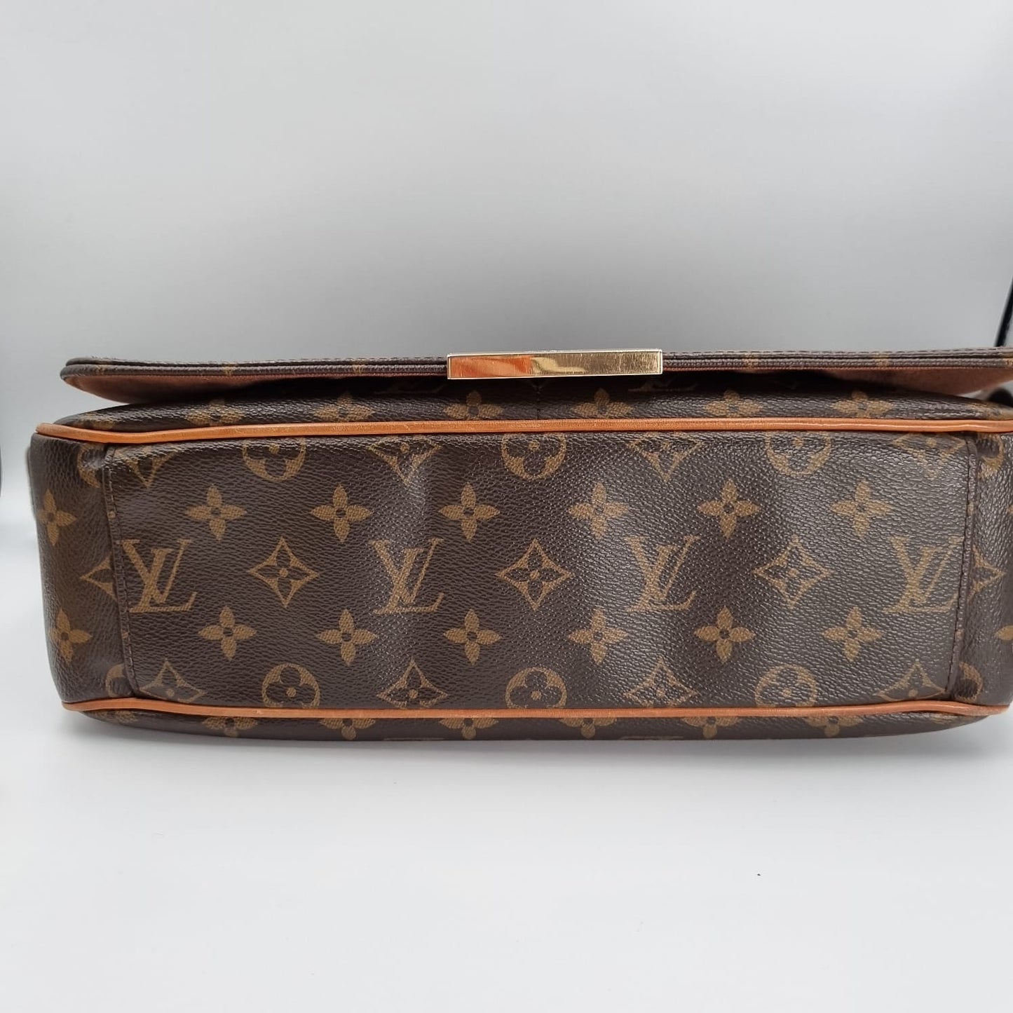 Louis Vuitton Messenger Monogram 2012 Size 33x9x25